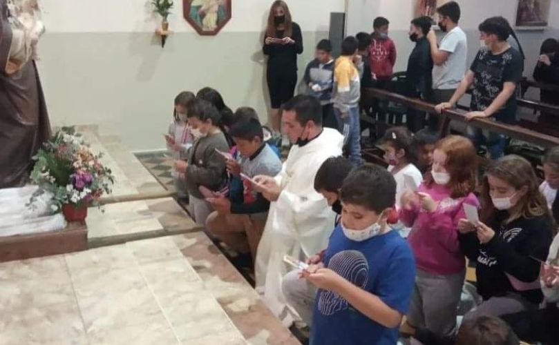 La Iglesia repleta de fieles