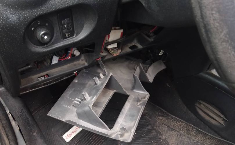 El auto destrozado
