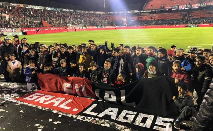 Chicos en 'El Coloso'