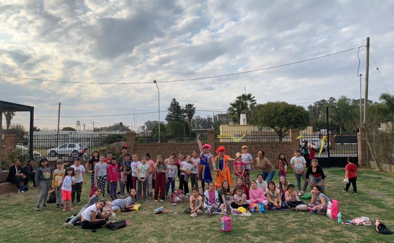 Fiesta en el predio de la Iglesia