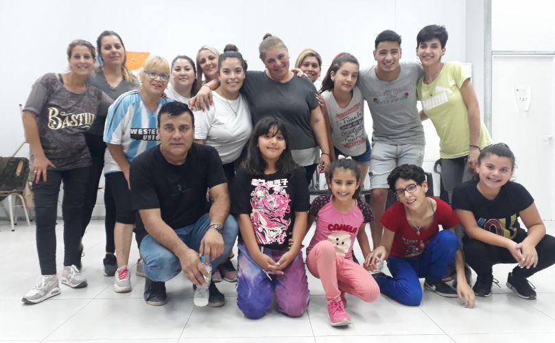 El equipo de cumbia cruzada del Centro Cultural