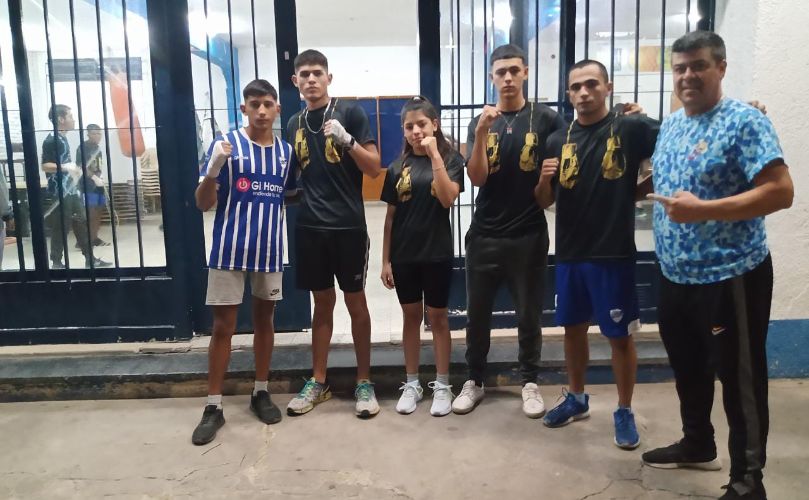 Raúl Zeballos junto al equipo
