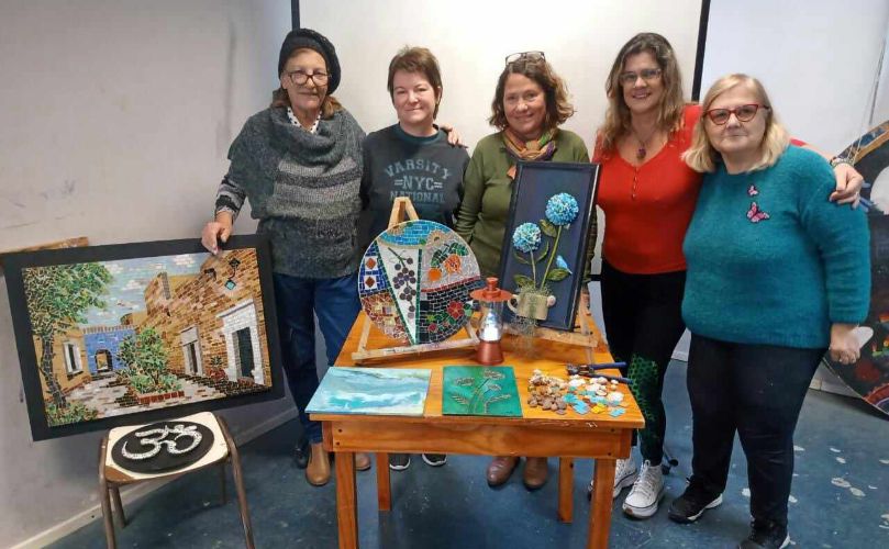 Marisa junto a sus alumnas