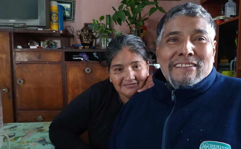 Gustavo junto a su mujer