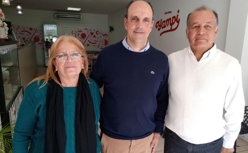 José Corral junto a Jesús Rojas y a Nidia Vallejo