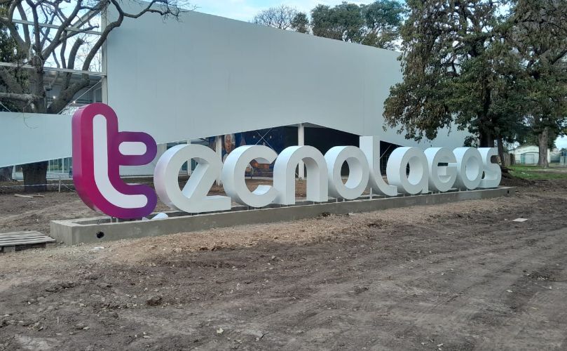 Tecnolagos: letras corpóreas