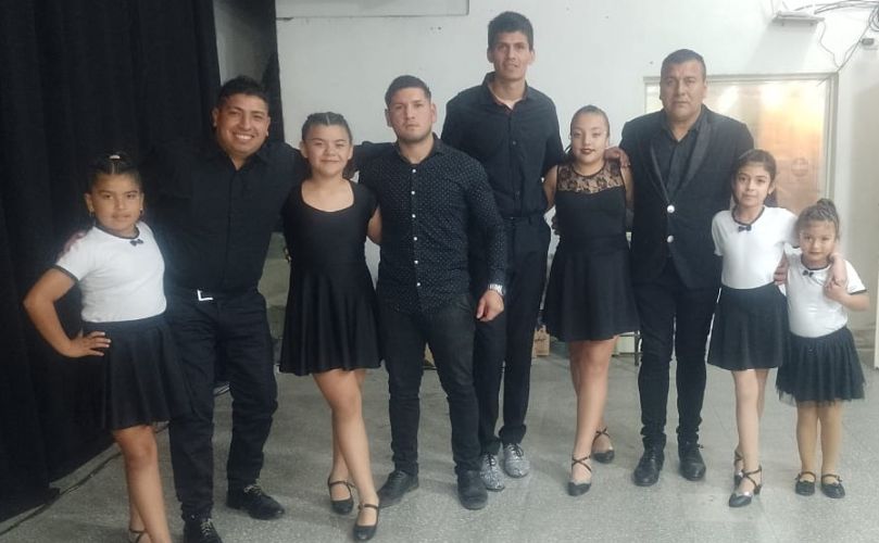 Bailarines de la cumbia cruzada
