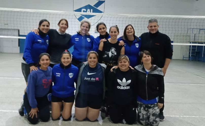 El equipo de jugadoras de Voley
