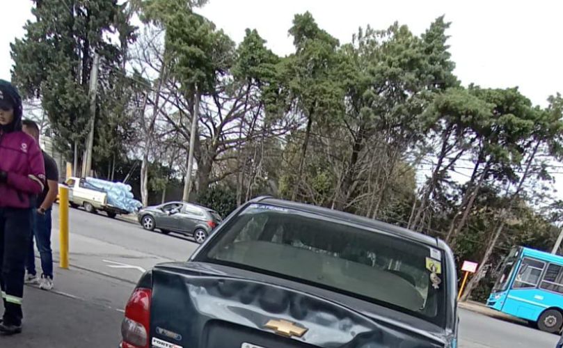 Foto del auto del acosador con patente