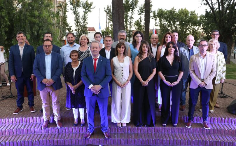Daniel Tonelli junto a su equipo