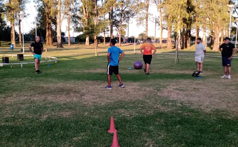 El entrenamiento funcional de Matías en el parque central