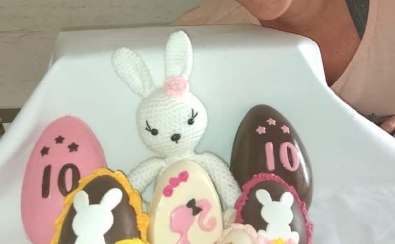 Analí Cancian con sus huevos de pascua