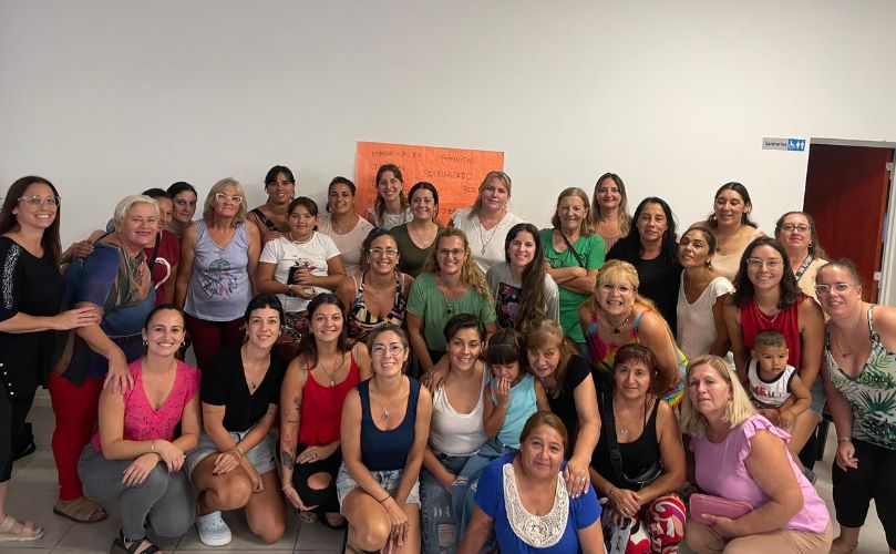 Grupo de mujeres en un exitoso encuentro