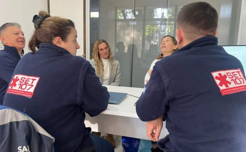 Natalia GIovachini reunida con gente del SIES