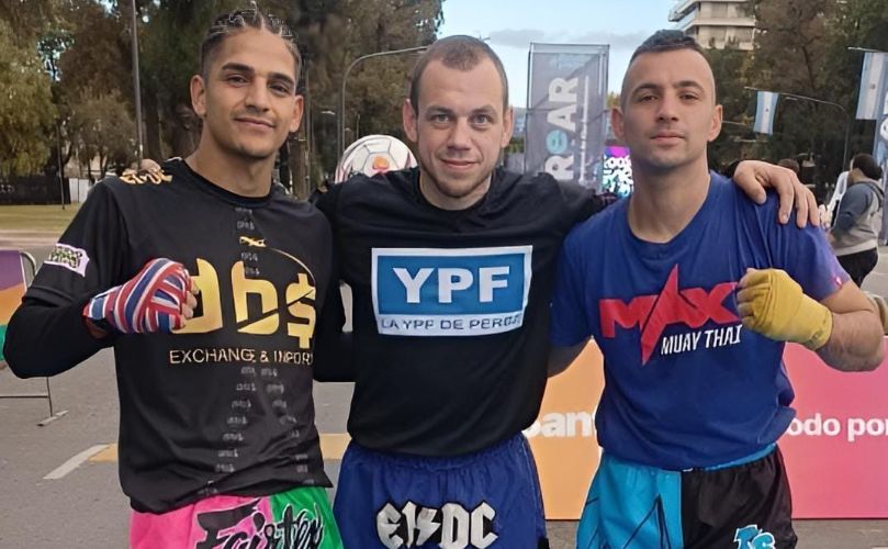 Jonatan Seresa junto a compañeros