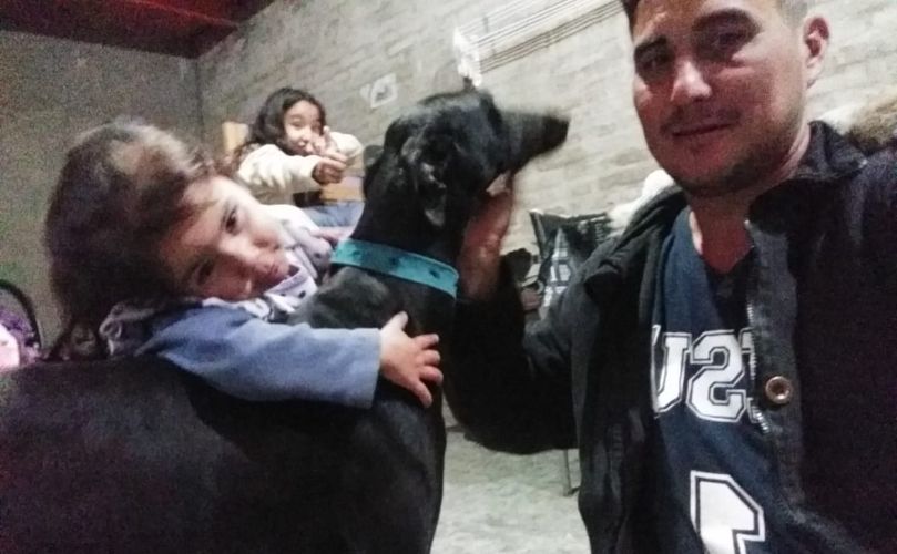 Joaquín junto a 'La negra' y con su familia