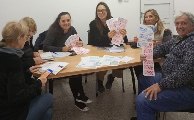 La comisión organizando