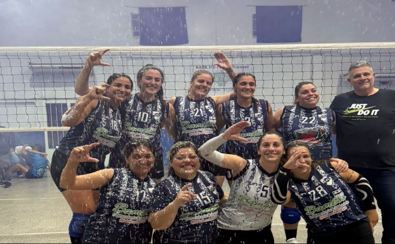 Marcelo Cáceres junto al equipo estrella