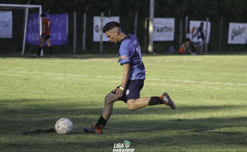 Mauro Castillo busca hacerse en Italia