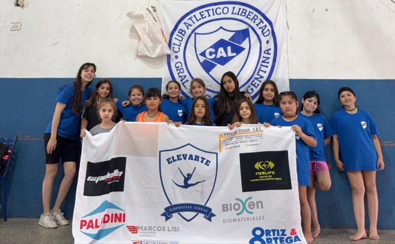 Milena Pecci junto a sus alumnas