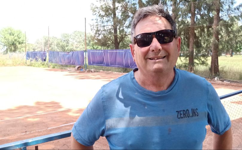 Víctor Medina, veterano profesor de Tenis