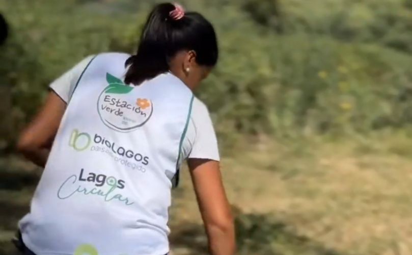 Personal de limpieza trabajando en Biolagos