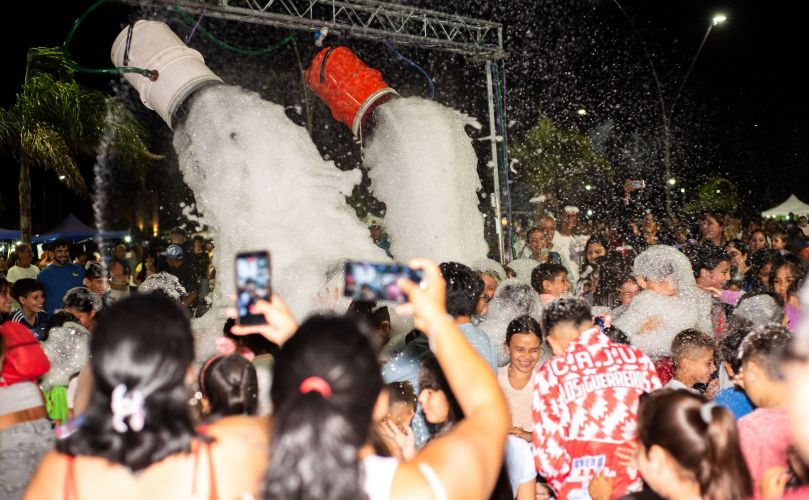 Fiesta a lo grande: espuma en cantidades