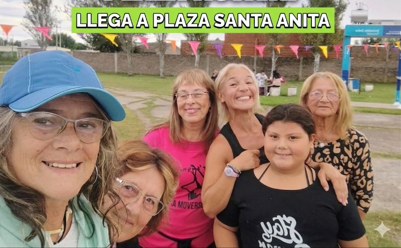 Laura junto a sus alumnas