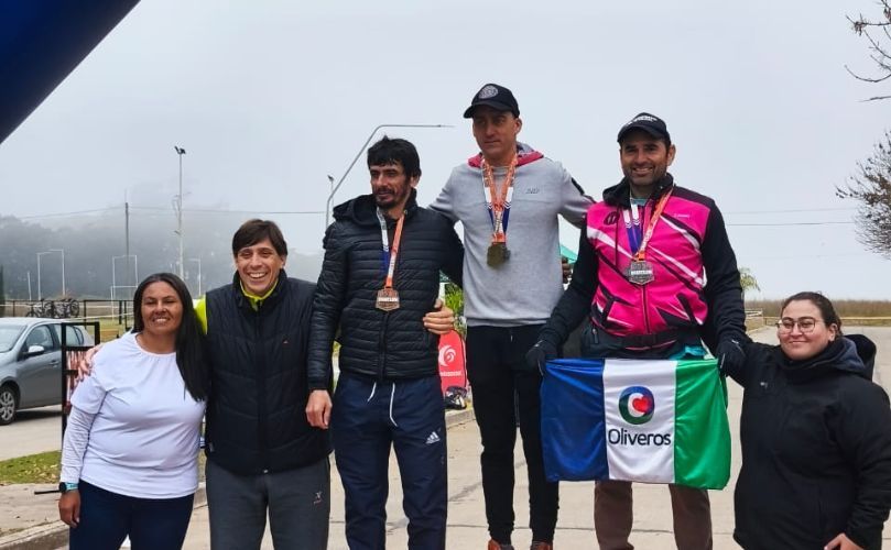 Martín Mollard bien acompañado  en el podio