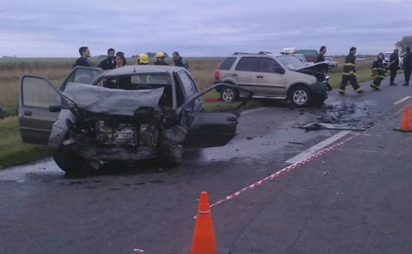 Los vehículos quedaron totalmente destruidos por el impacto. 