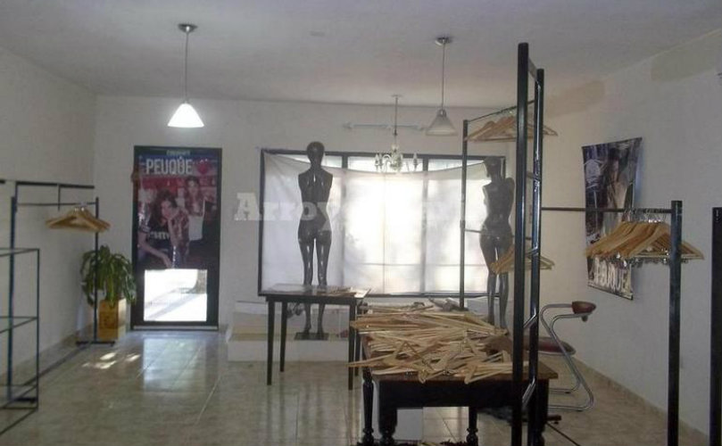 Vacío. Así dejaron a uno de los negocios saqueados el fin de semana pasado