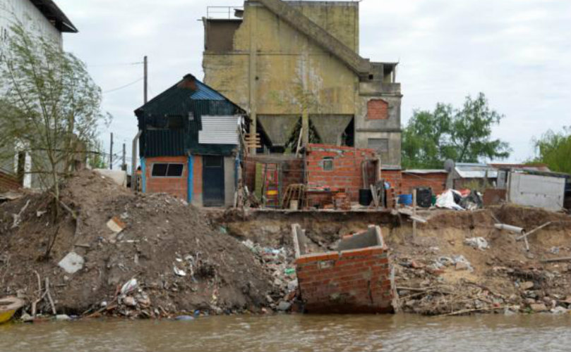 Unas treinta familias fueron trasladadas del borde del arroyo Saladillo después de las fuertes lluvi