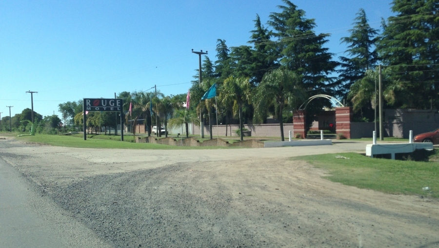 La joven se despertó en un descampado a trás del Motel Rouge de Alvear