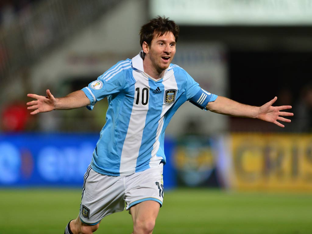 Lio intentando colaborar en la lucha contra la violencia en el fútbol