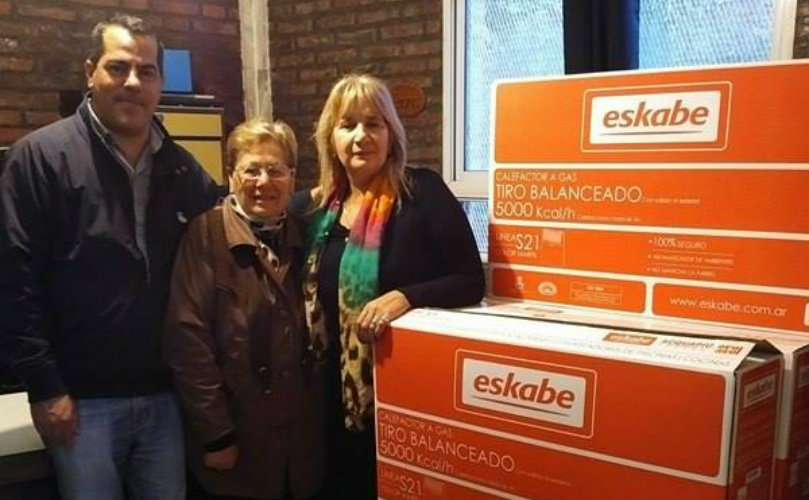 Las autoridades comunales junto a la directora Lucrecia Vanelli