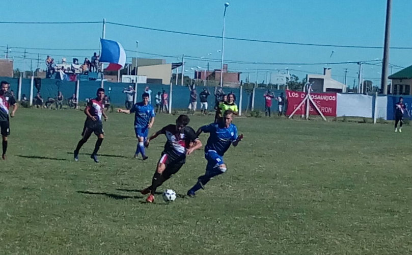 En lo futbolístico, el encuentro terminó 2-2