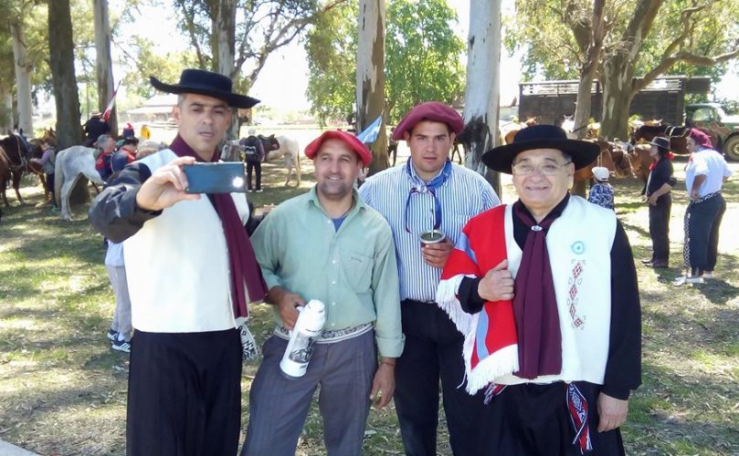 El acto se realizó en las inmediaciones de las vías férreas 