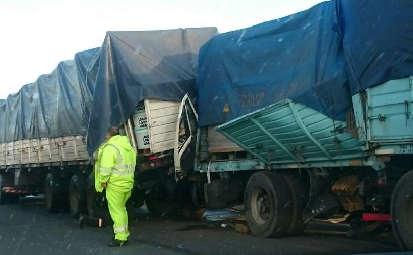  Así lucían los dos camiones luego de colisionar en la Autopista Rosario - Buenos Aires 