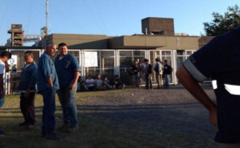 Cese de actividades en la planta en protesta a los despidos. 
