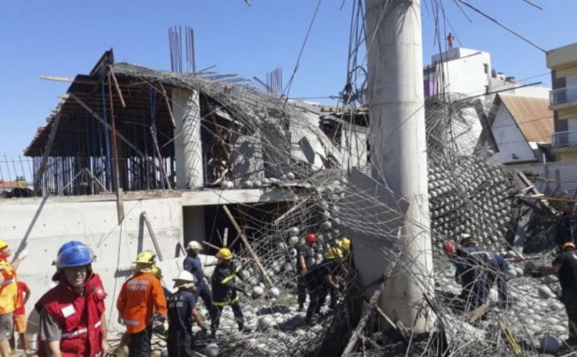 El derrumbe se produjo alrededor de las 13 de ayer