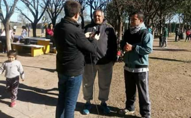 El presidente junto a un integrante de la comisión 