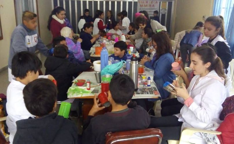El encuentro se produjo en el centro de jubilados 