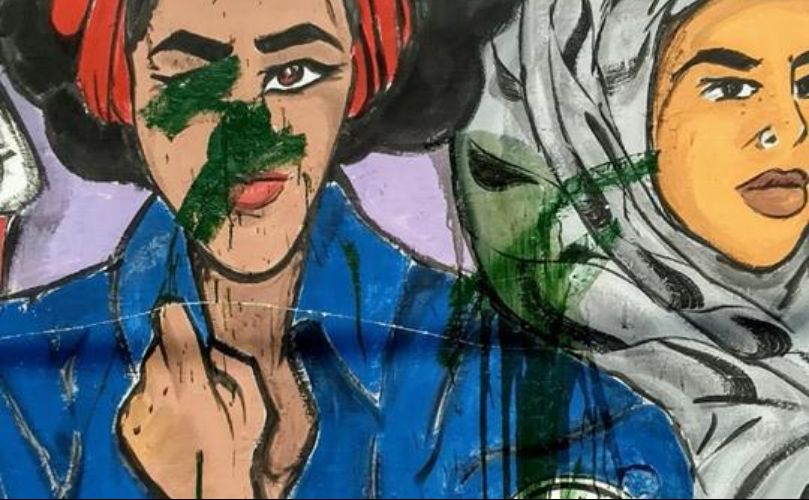 Ataque al símbolo que reivindica los derechos de las mujeres