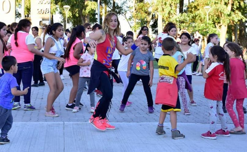 Cintia Vera en una de sus tantas participaciones en eventos públicos 