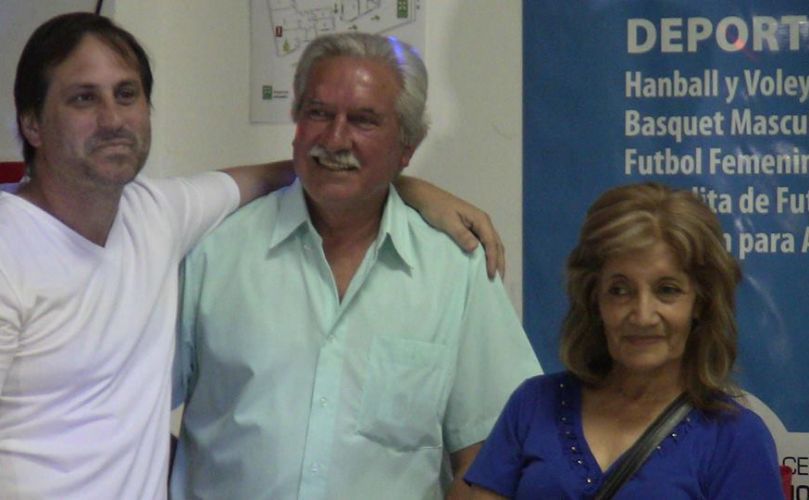Esteban Ferri junto al presidente de la comisión del centro de jubilados 