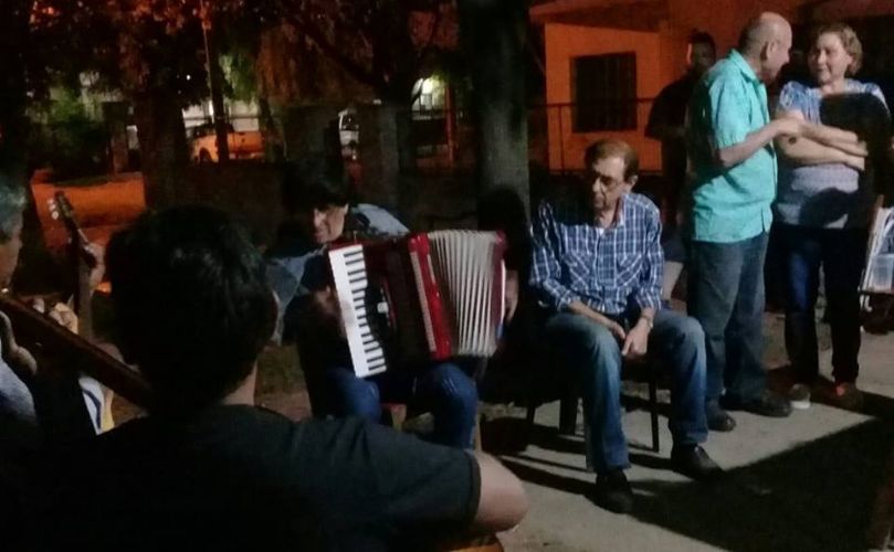 Candidatos y vecinos 