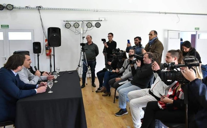 Conferencia de prensa en Pueblo Esther 