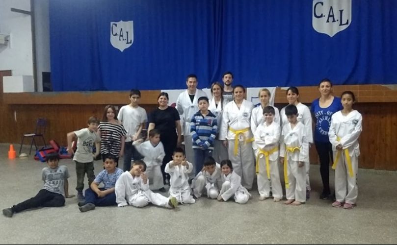 Juan Ignacio junto a sus alumnos 