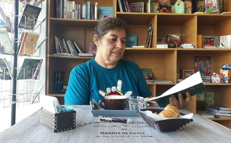 Elva esta muy feliz con este emprendimiento 