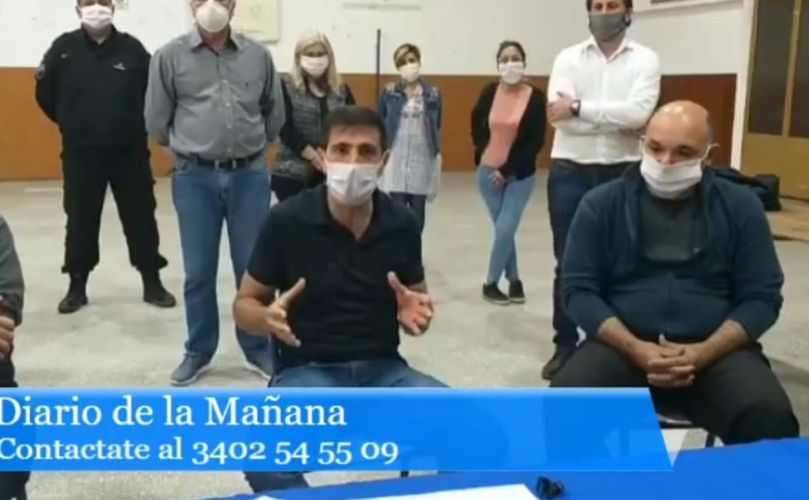Esteban Ferri y representantes de instituciones locales